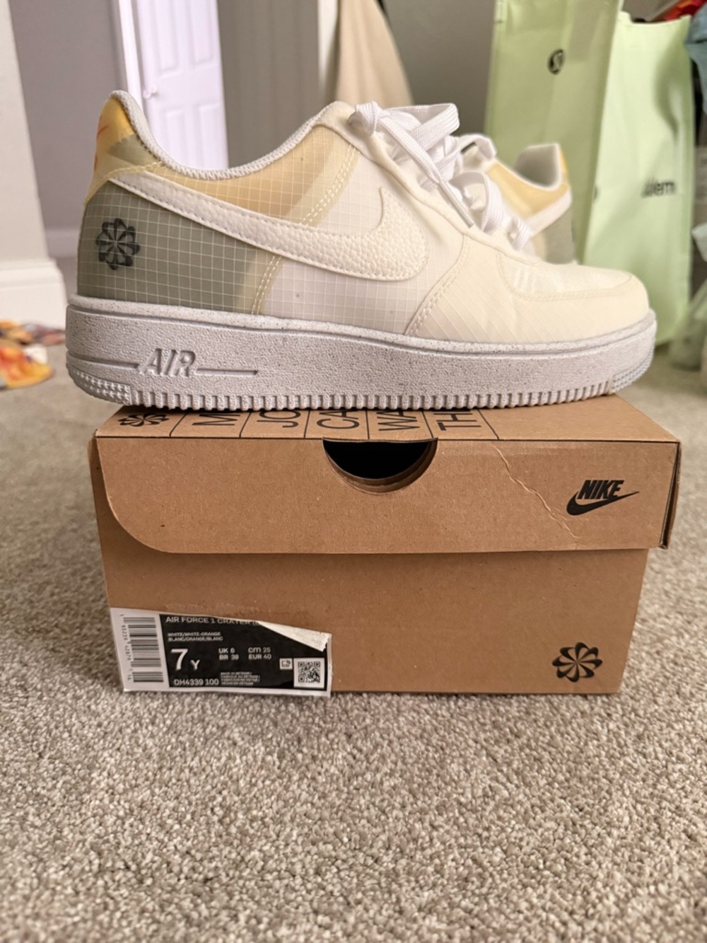 Nike Air Force 1 Crater Low M7 W8.5, with box like new- Cream, Yellow, Green